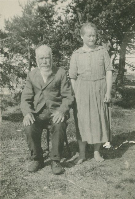 Seppä Matti Porkka ja tytär Hilma noin 1920